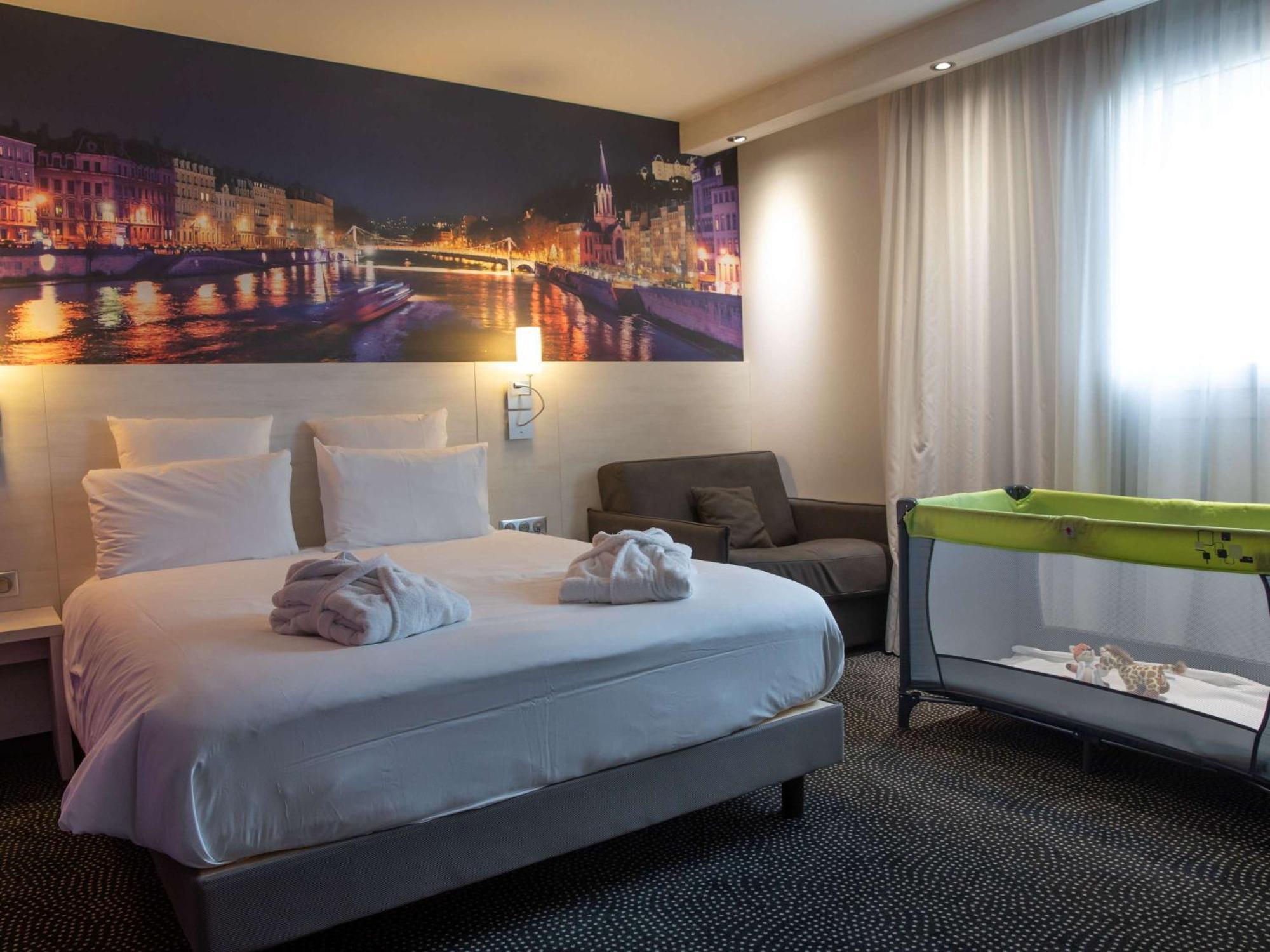 Hotel Mercure Lyon Centre Charpennes Вийёрбан Экстерьер фото