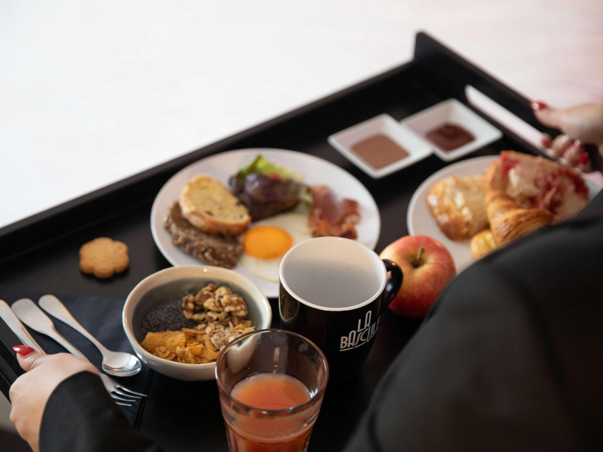 Hotel Mercure Lyon Centre Charpennes Вийёрбан Экстерьер фото