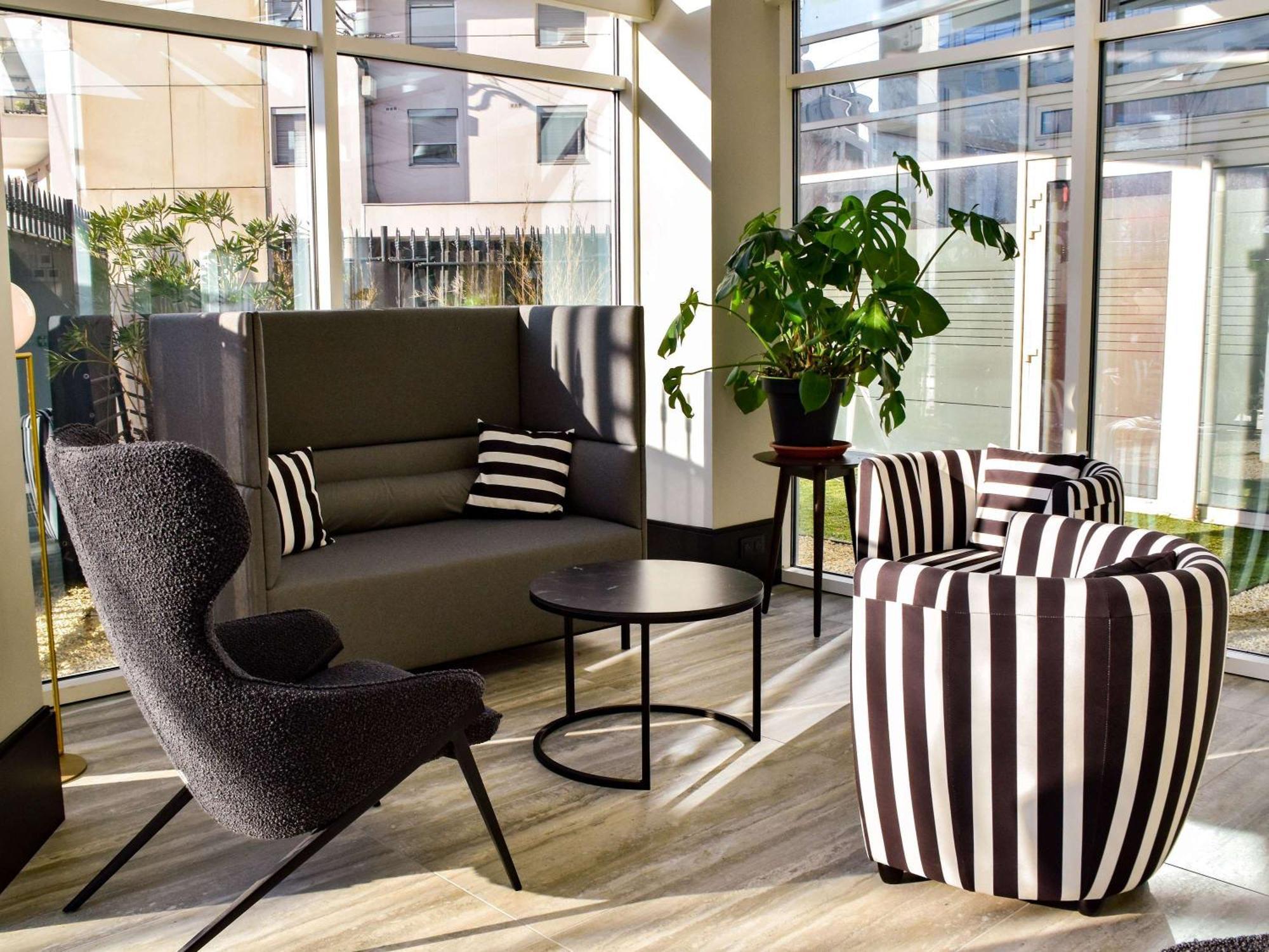 Hotel Mercure Lyon Centre Charpennes Вийёрбан Экстерьер фото